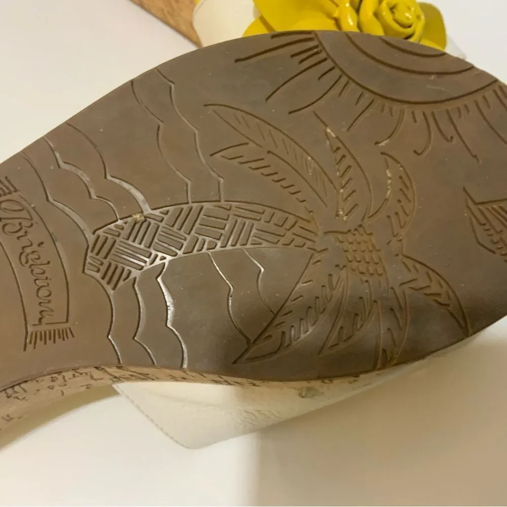 Brighton Helena Women’s Size 9 M  Slide Yellow and White flower leather.